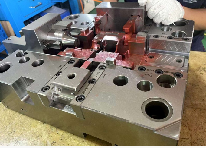 Injection mold inspection during maintenance in a production workshop
