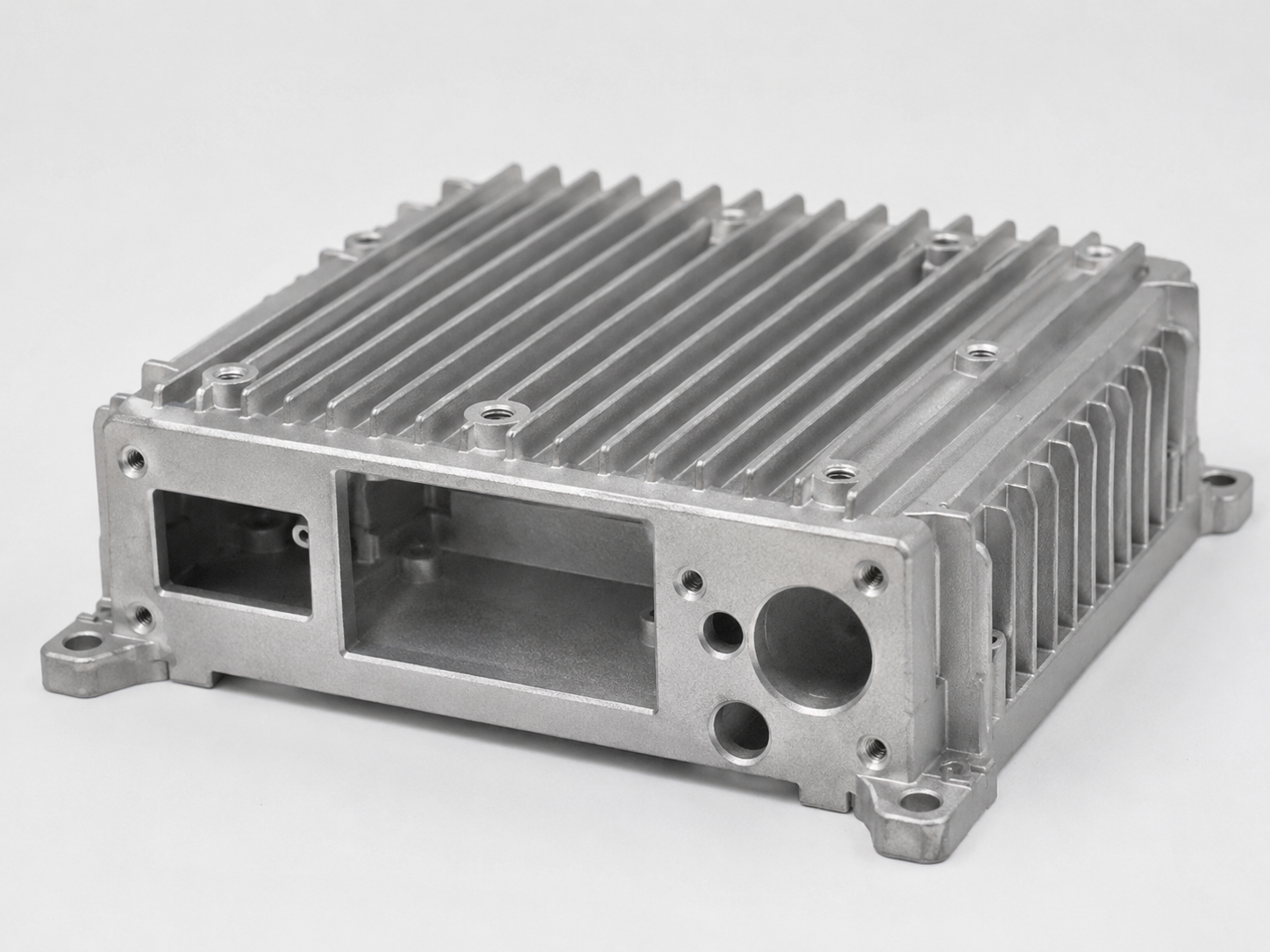 Die cast aluminum electronic enclosure with heat dissipation fins